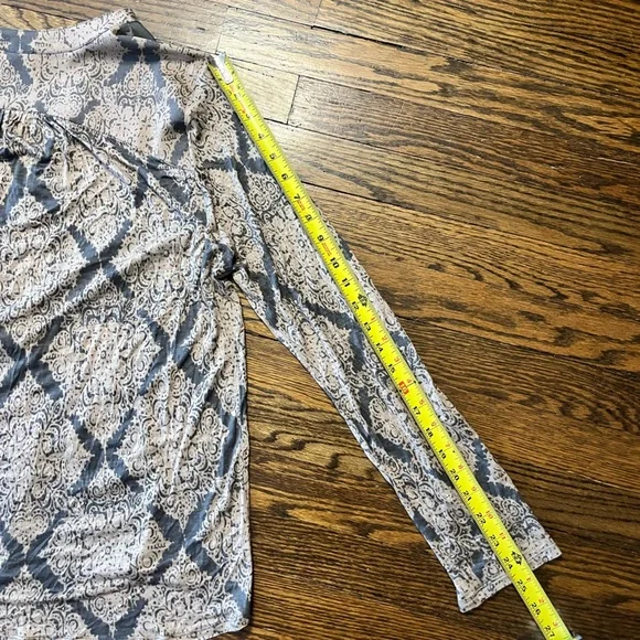 Anthropologie Tiny Drape Front Floral Top Size L - Picture 12 of 12